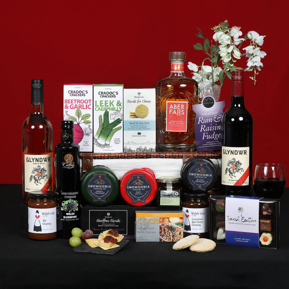 Hamper Cymreig - Set Anrhegion Bwyd a Diod Moethus Hamper Moethusrwydd Cymru