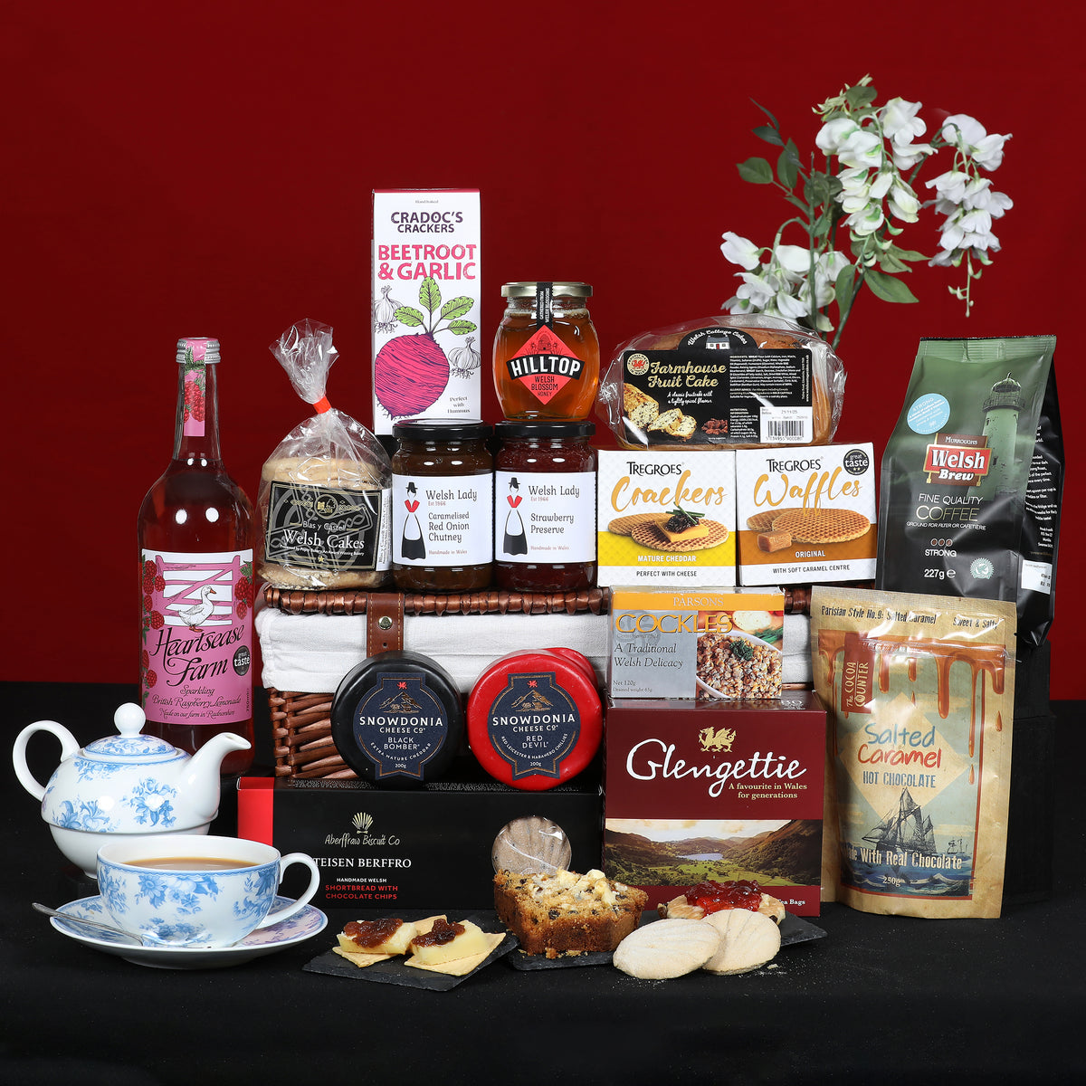 Hamper Cymreig - Set Anrhegion Hamper Bwyd a Diod Glaswellt Gwyrdd y Cartref