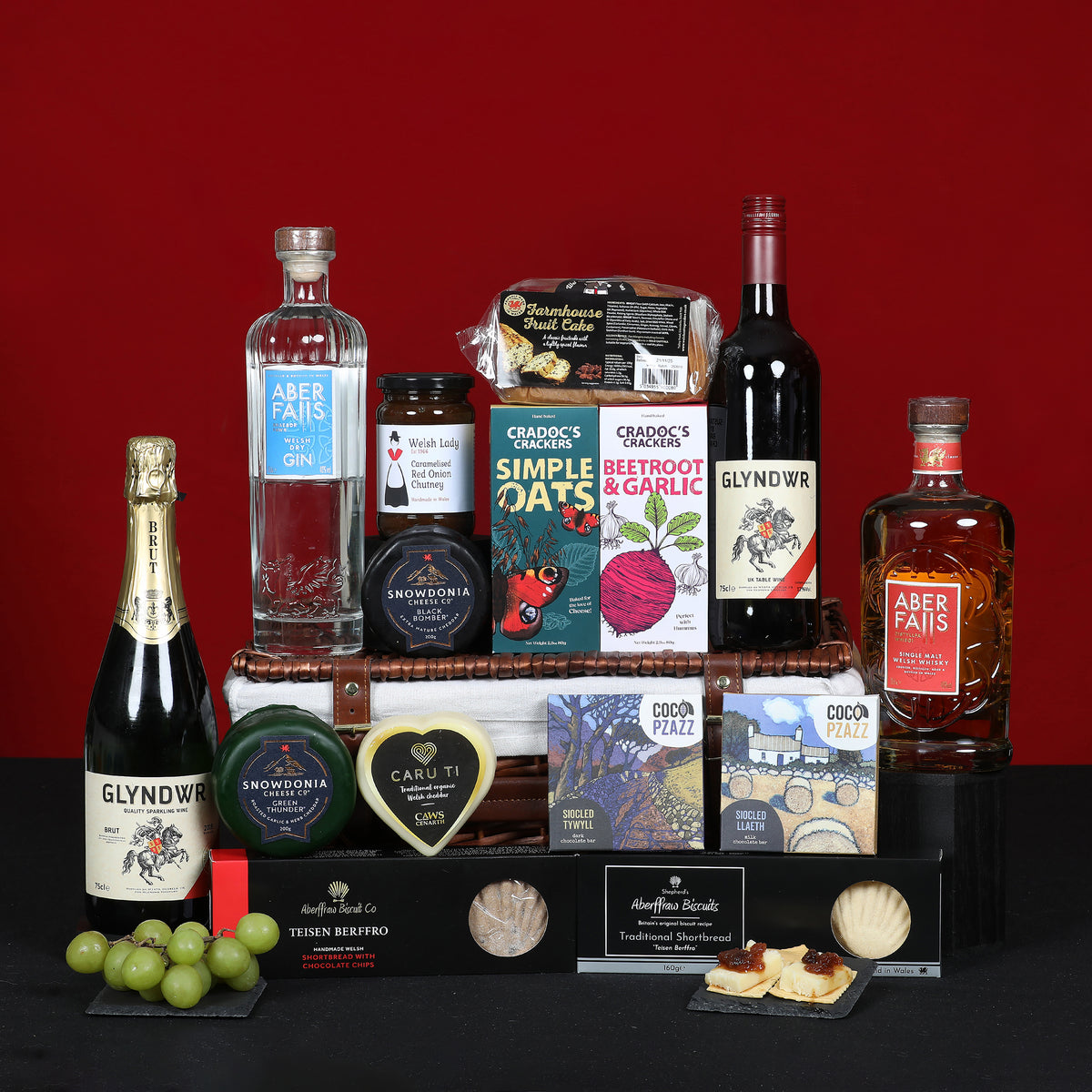 Hamper Cymreig - Set Anrhegion Bwyd a Diod Hamper Gwledd Moethus Cymru