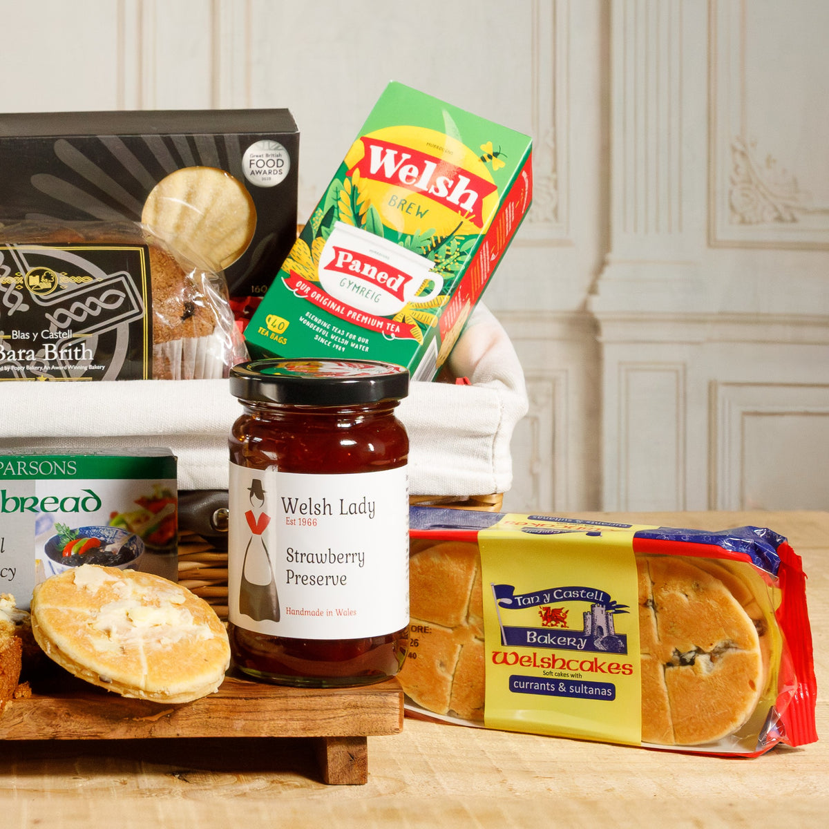 Welsh Hamper - The Welsh Heritage Delights Collection Food & Drink Gift Set