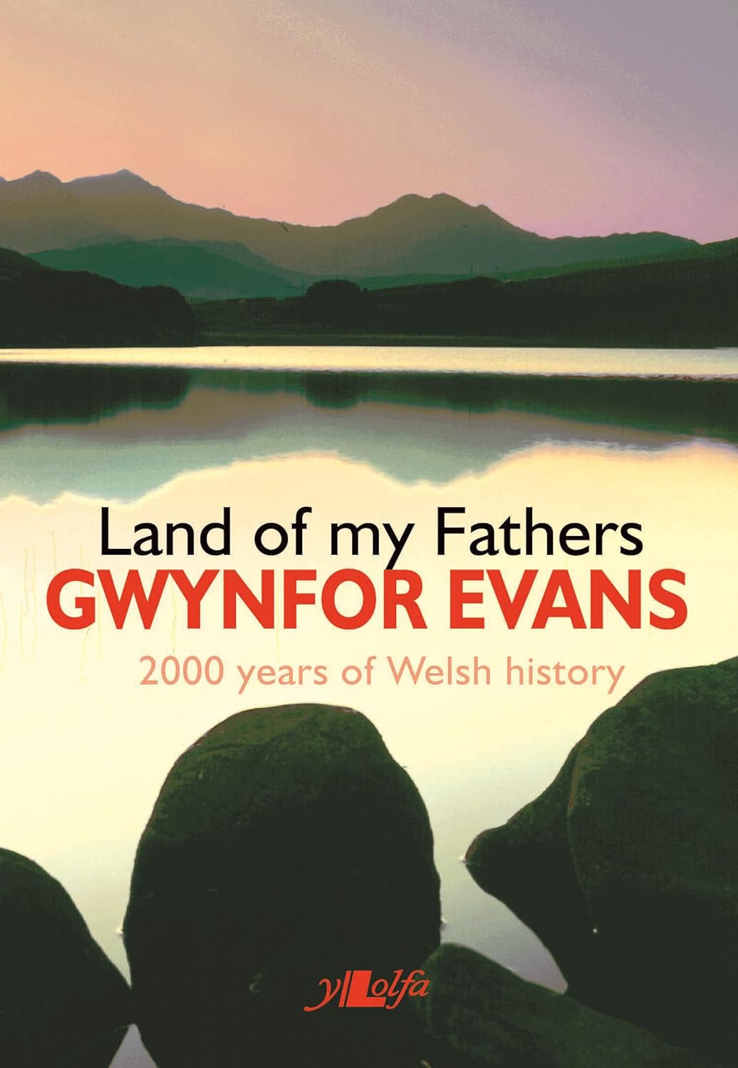 Llyfr - Gwlad Fy Nhadau: 2000 o Flynyddoedd o Hanes Cymru - Clawr Meddal