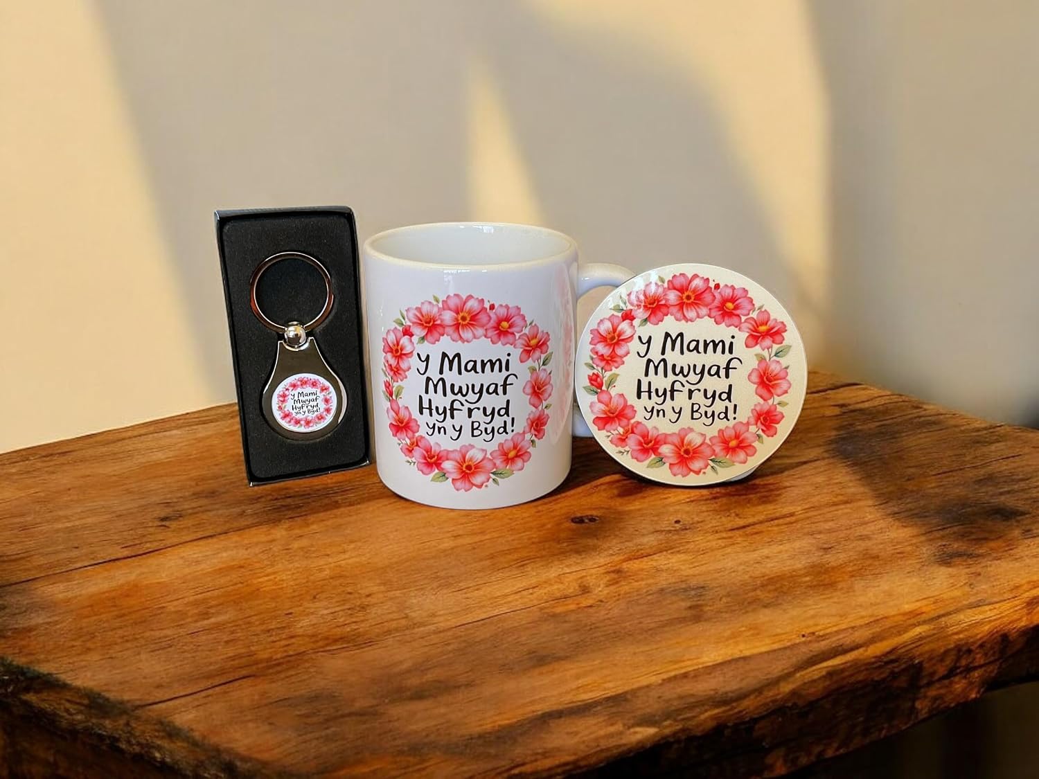 Y Mummy Mwyaf Prydferth yn y Byd (Blodau Pinc) - Set Anrhegion Cymreig