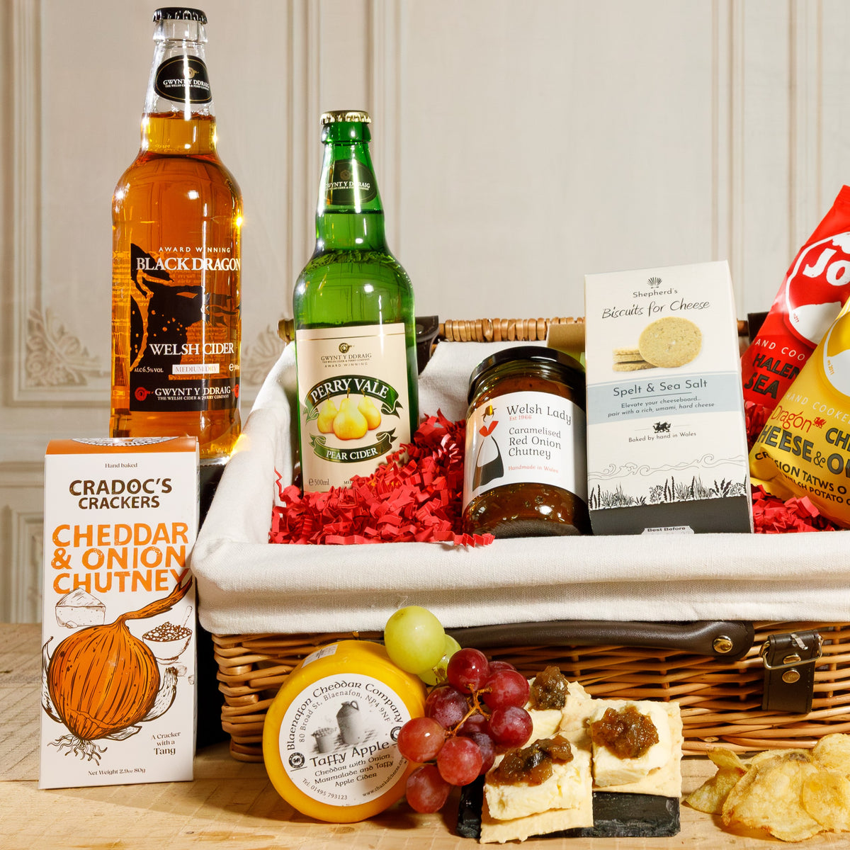 Hamper Caws a Seidr Cymreig - Set Anrhegion Bwyd a Diod Hamper Caws a Seidr Moethus